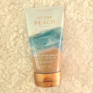 🆕️ bath & body works • at the beach body scrub